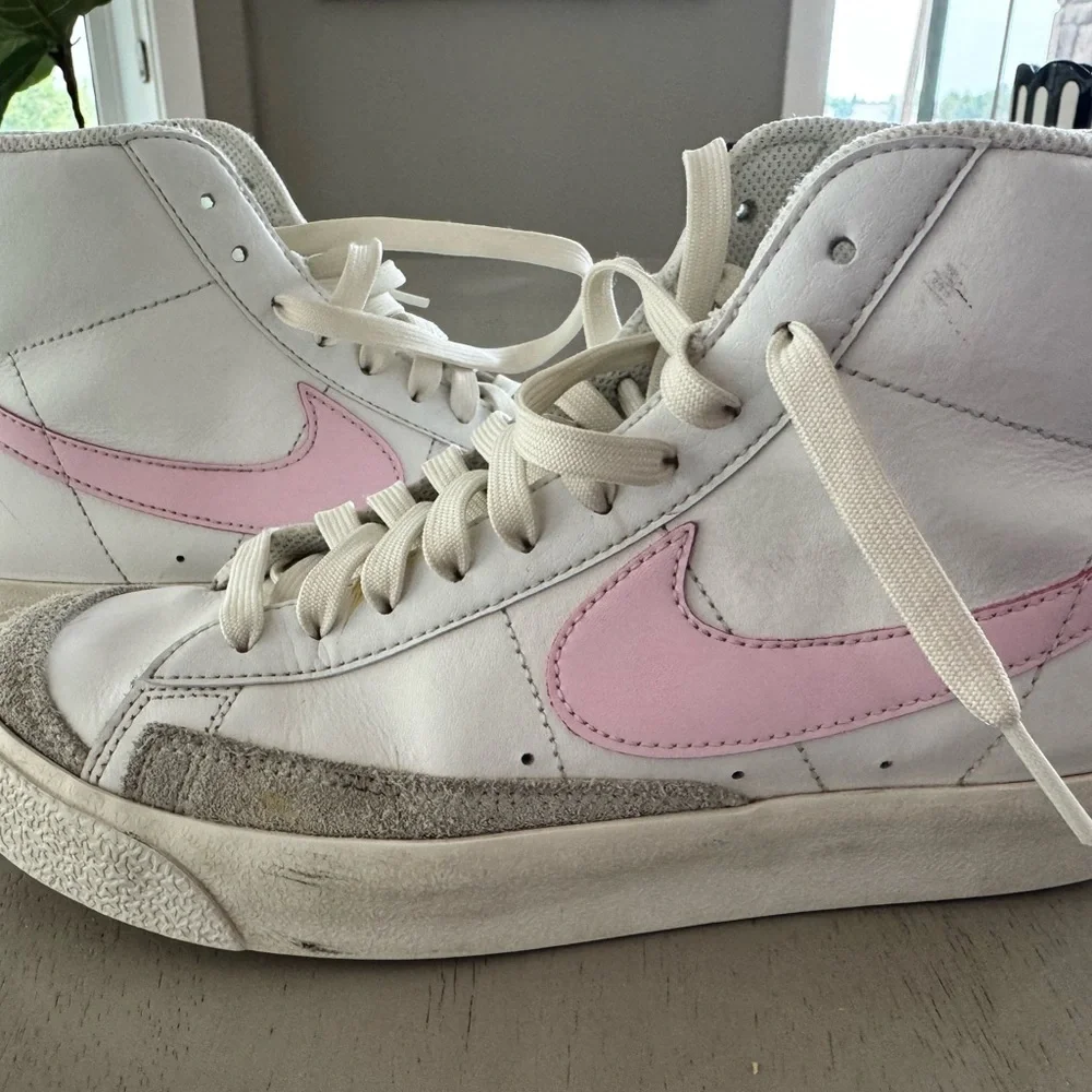 Kids 5.5Y Nike High-Top Blazer Sneakers in White with Pink Swoosh